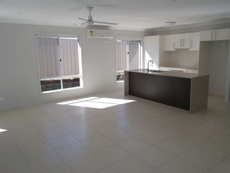 8 Ballagio Crescent, Coomera QLD 4209