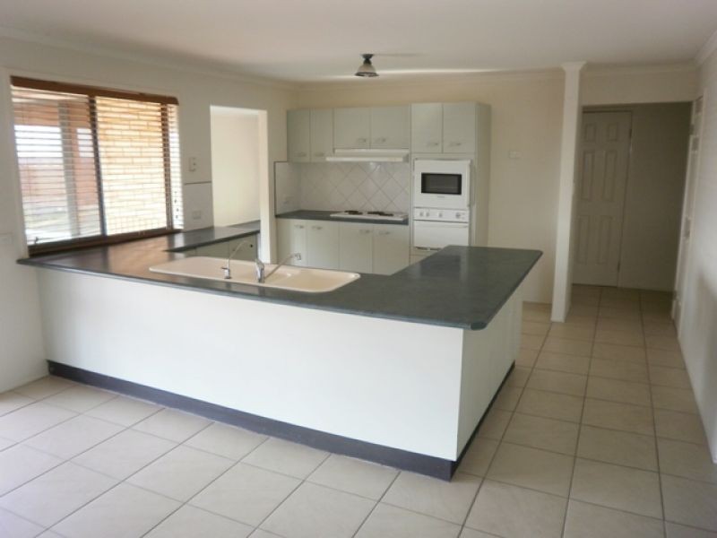 5 Highvale Drive, Helensvale QLD 4212