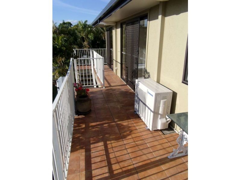 40 Lambros Drive, Benowa QLD 4217