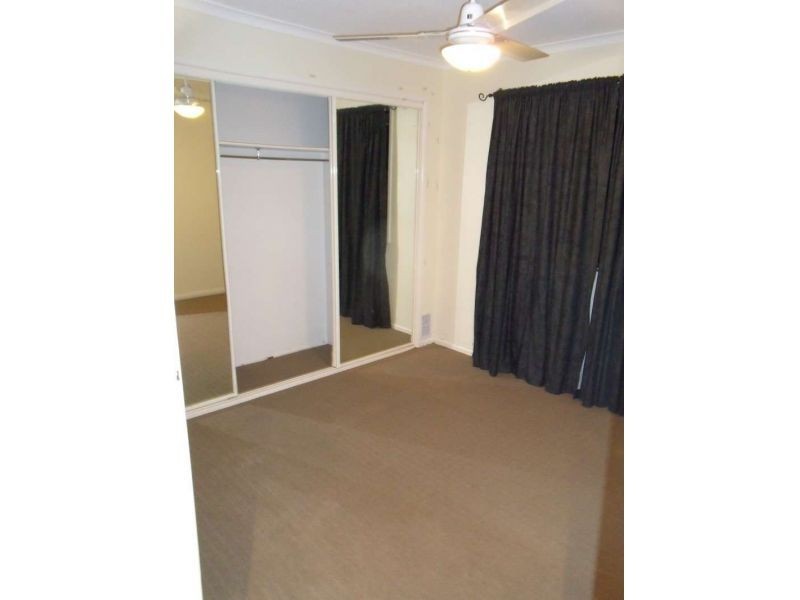 40 Lambros Drive, Benowa QLD 4217