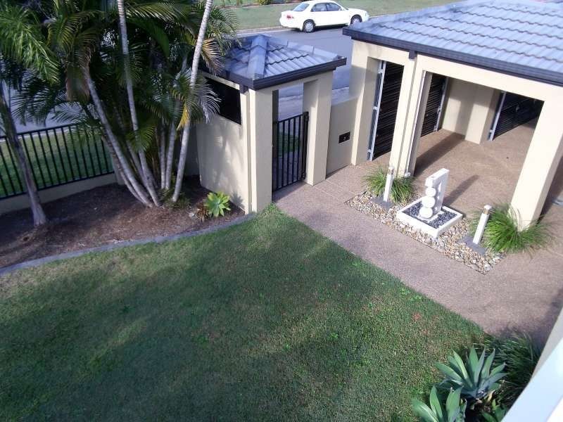 40 Lambros Drive, Benowa QLD 4217