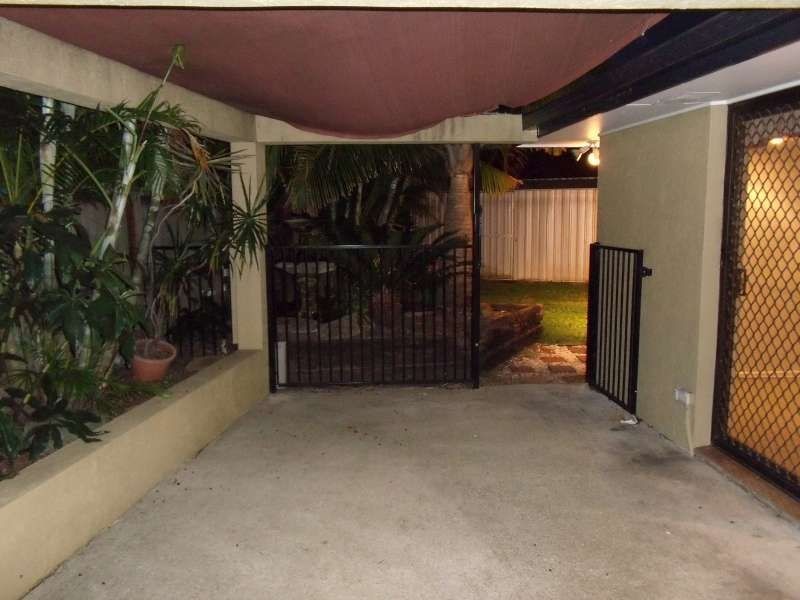 40 Lambros Drive, Benowa QLD 4217