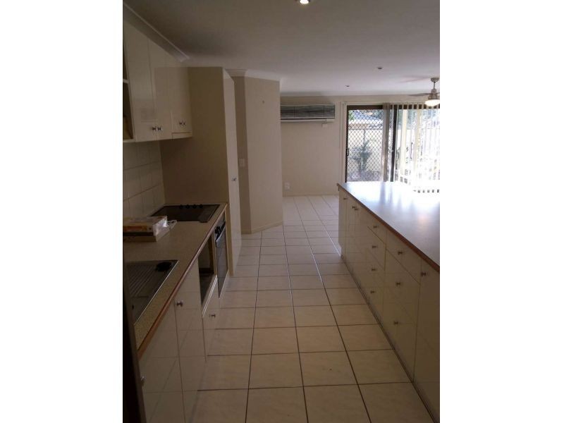 40 Lambros Drive, Benowa QLD 4217