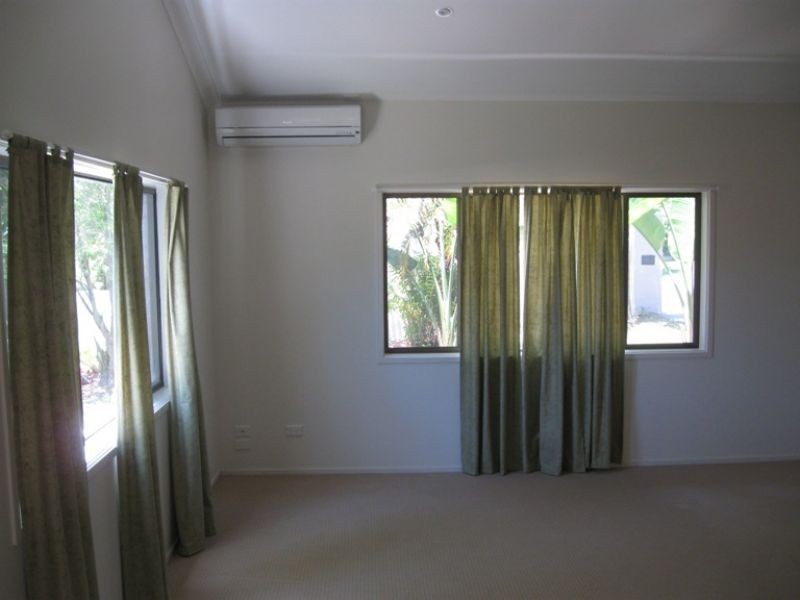 13 Foothill Street, Elanora QLD 4221