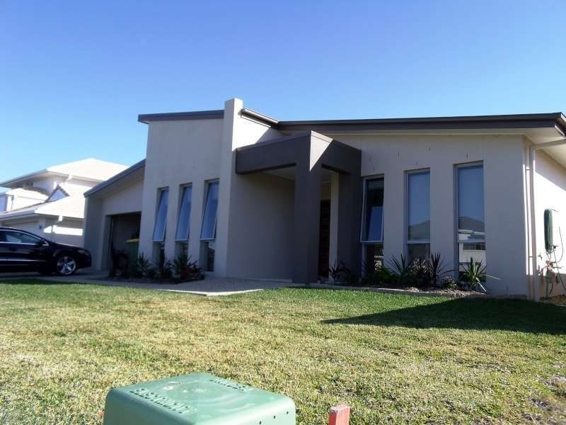 10 Iridium Drive, Hope Island QLD 4212