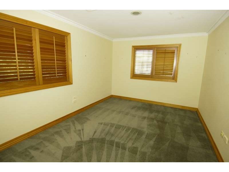 14 Nootka Court, Broadbeach Waters QLD 4218