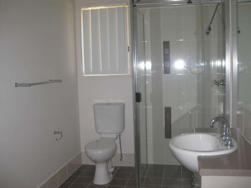 2/12 Auster Avenue, Bray Park QLD 4500