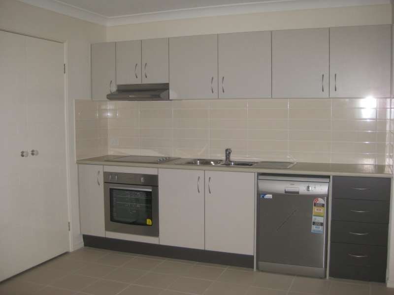 2/12 Auster Avenue, Bray Park QLD 4500