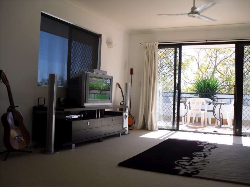 1/380 Cavendish Road, Coorparoo QLD 4151