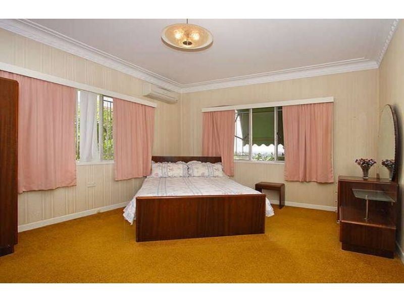 18 Braeside Terrace, Alderley QLD 4051