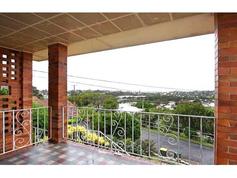 18 Braeside Terrace, Alderley QLD 4051