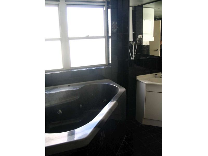 17/15 Pacific Street, Main Beach QLD 4217