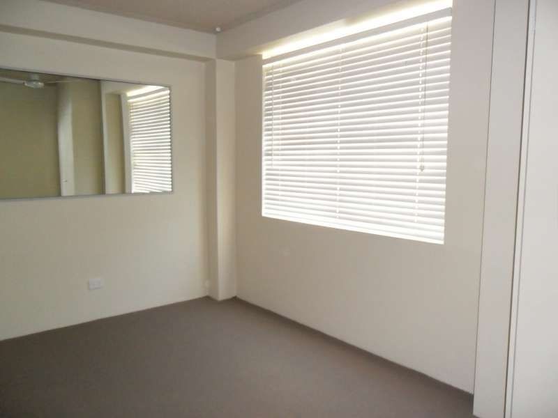 17/15 Pacific Street, Main Beach QLD 4217