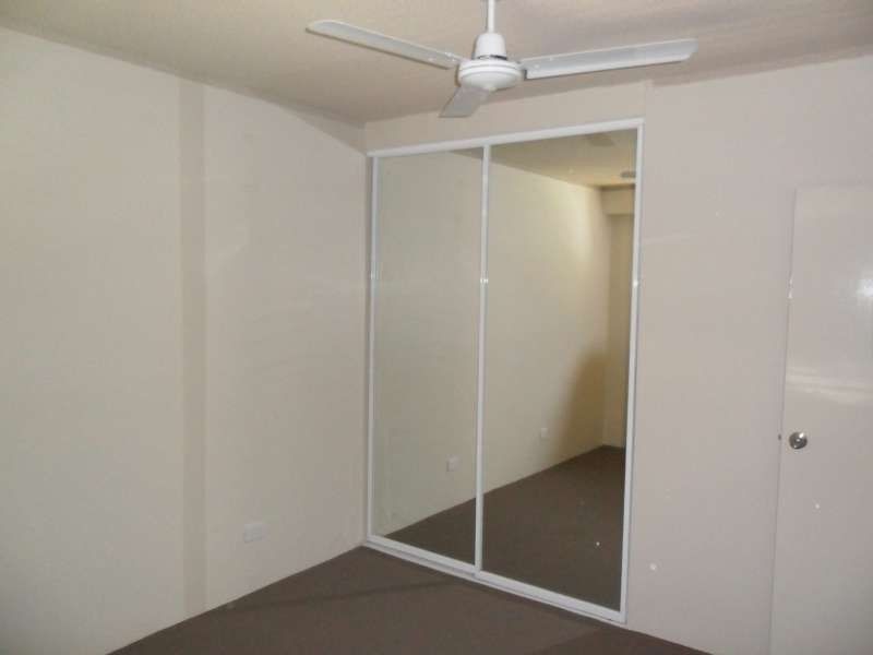 17/15 Pacific Street, Main Beach QLD 4217