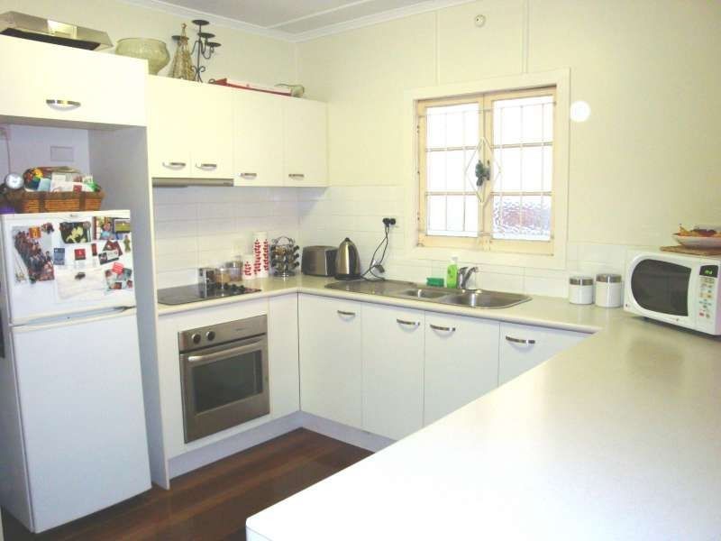 16 Edith Terrace, Red Hill QLD 4059