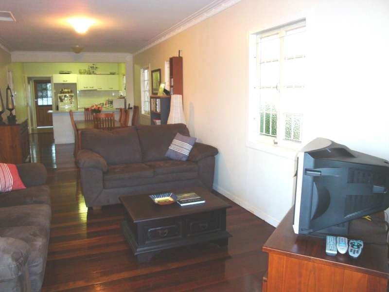 16 Edith Terrace, Red Hill QLD 4059
