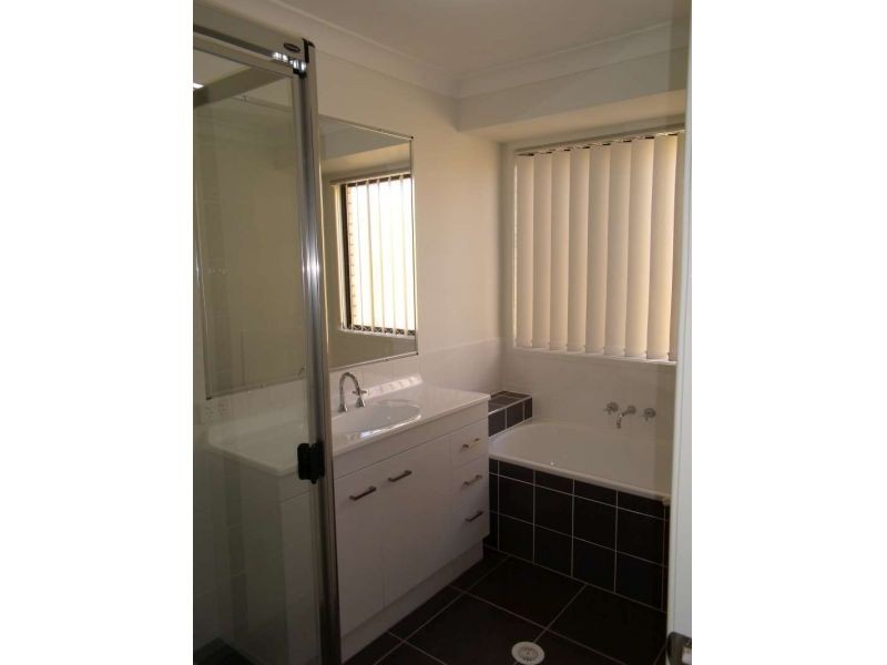 14 Faraday Crescent, Pacific Pines QLD 4211