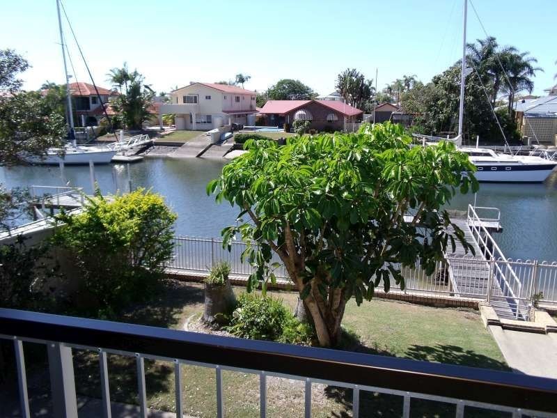 2/101 Bayview Street, Runaway Bay QLD 4216
