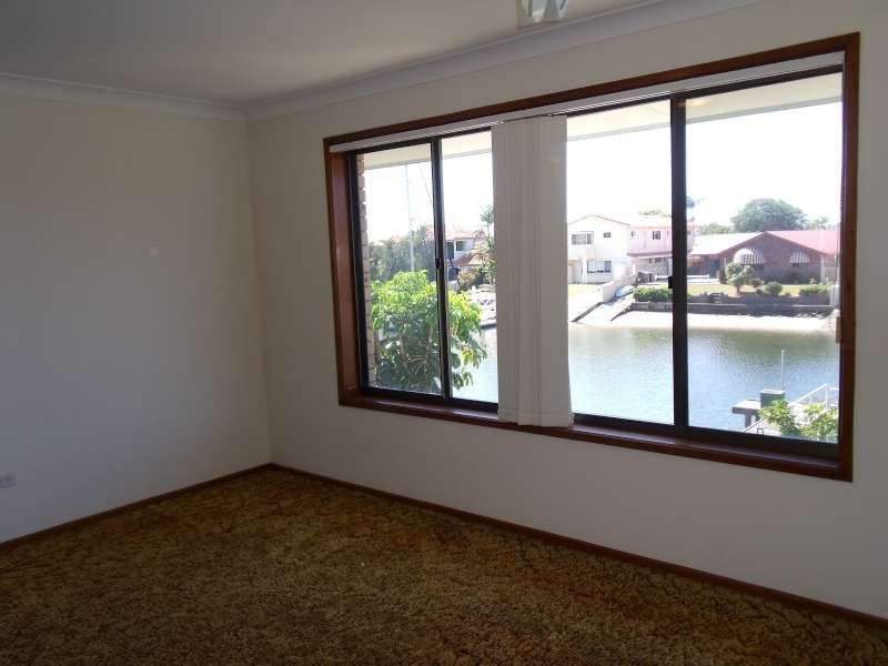 2/101 Bayview Street, Runaway Bay QLD 4216