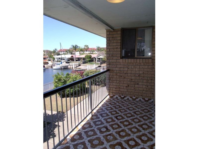2/101 Bayview Street, Runaway Bay QLD 4216
