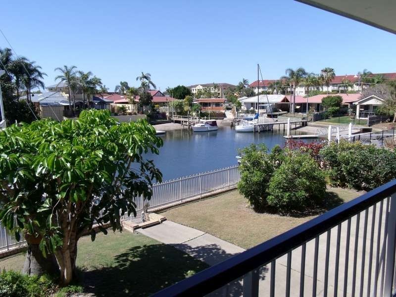 2/101 Bayview Street, Runaway Bay QLD 4216