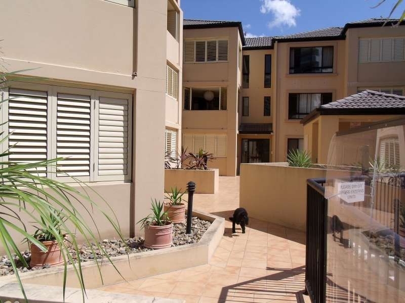 11/4 Acacia Avenue, Surfers Paradise QLD 4217