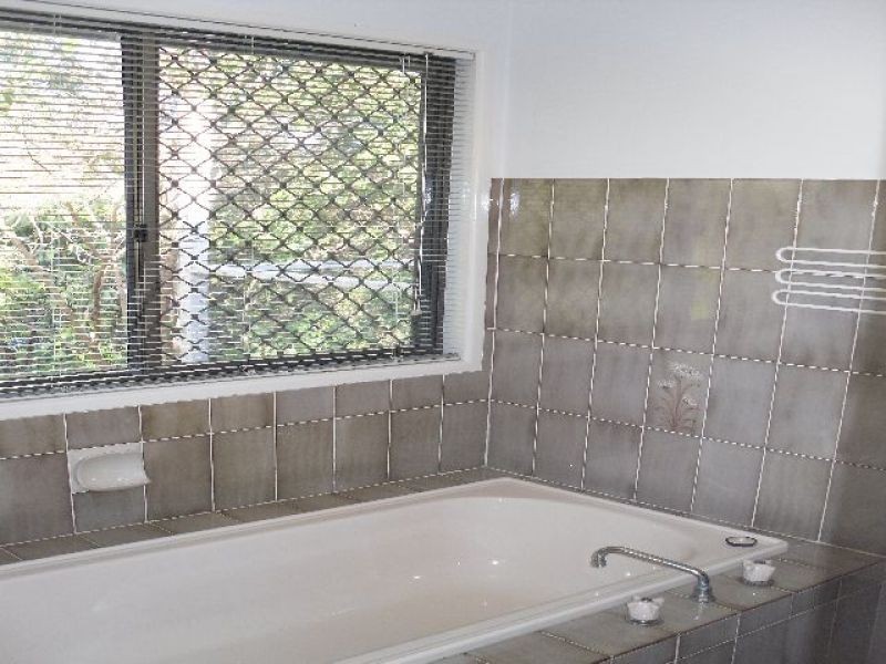 10 Karana Street, Seven Hills QLD 4170