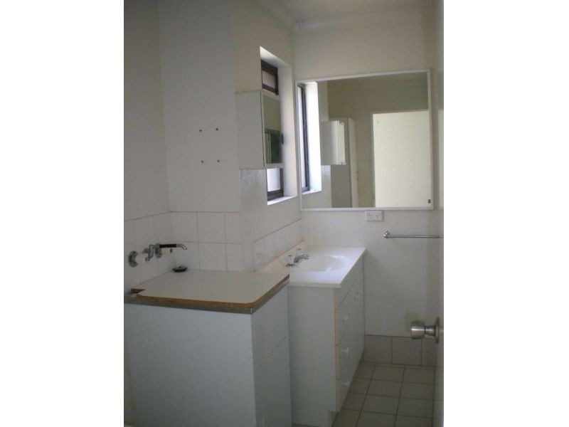 10, 25 Imperial Parade, Labrador QLD 4215