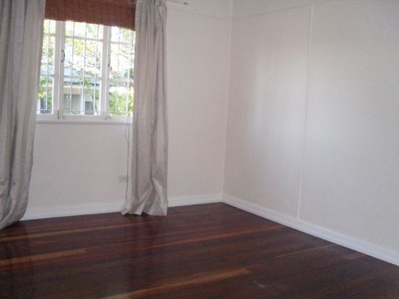 10 Diamond Street, Holland Park QLD 4121