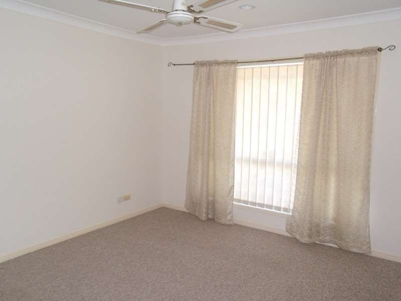 4 Thornleigh Crescent, Varsity Lakes QLD 4227