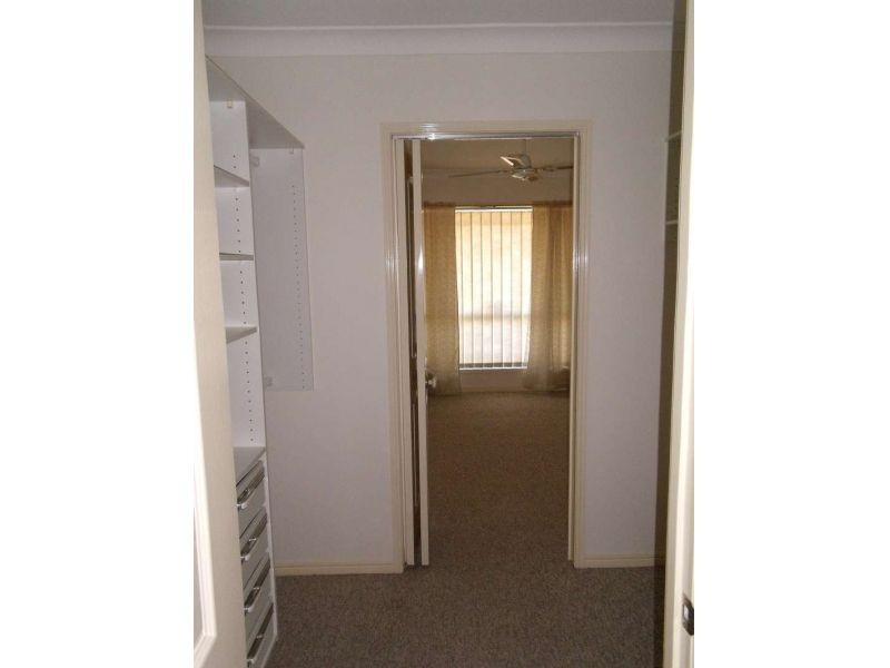 4 Thornleigh Crescent, Varsity Lakes QLD 4227