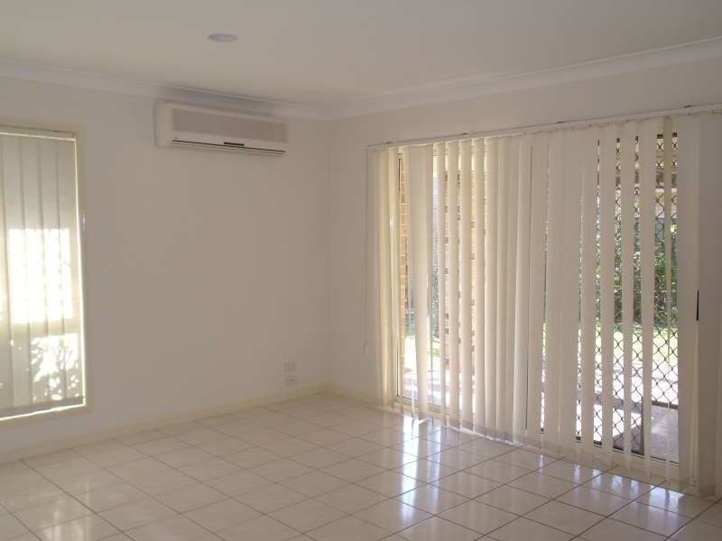 4 Thornleigh Crescent, Varsity Lakes QLD 4227