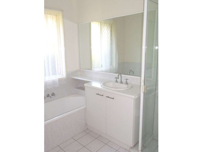 4 Thornleigh Crescent, Varsity Lakes QLD 4227