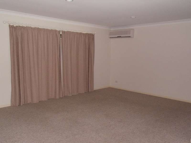 4 Thornleigh Crescent, Varsity Lakes QLD 4227