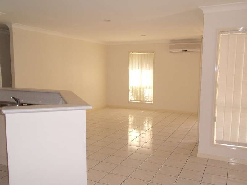 4 Thornleigh Crescent, Varsity Lakes QLD 4227