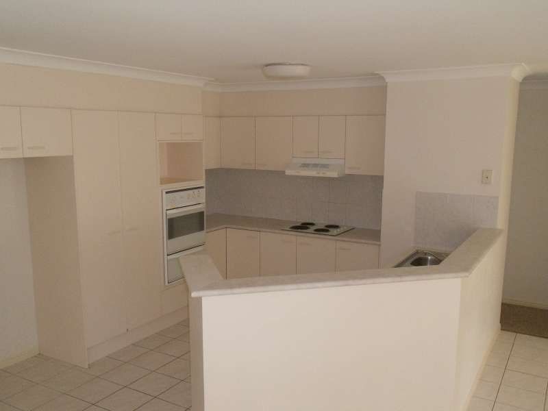 4 Thornleigh Crescent, Varsity Lakes QLD 4227