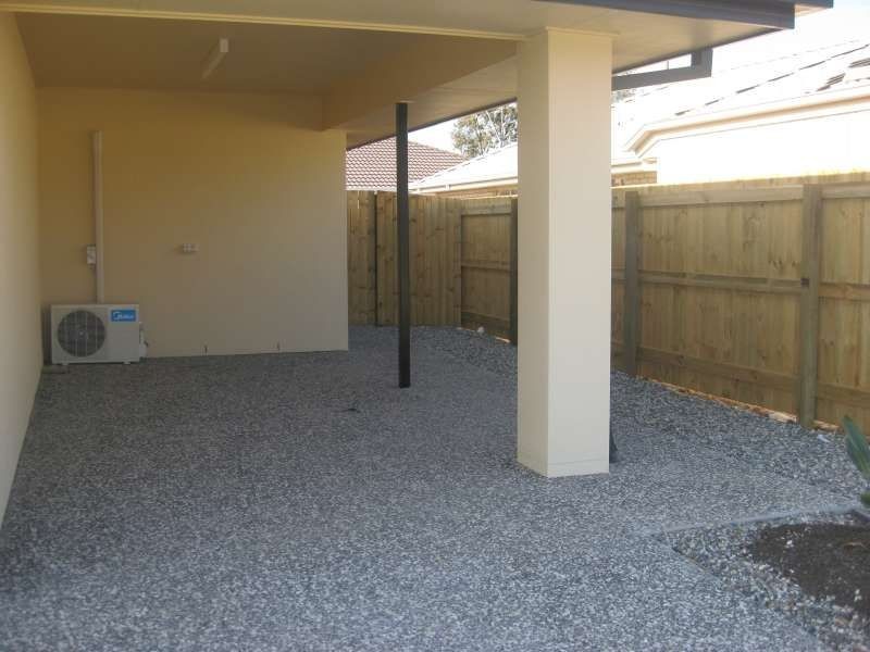 2, 4 Gillam Crescent, Bray Park QLD 4500