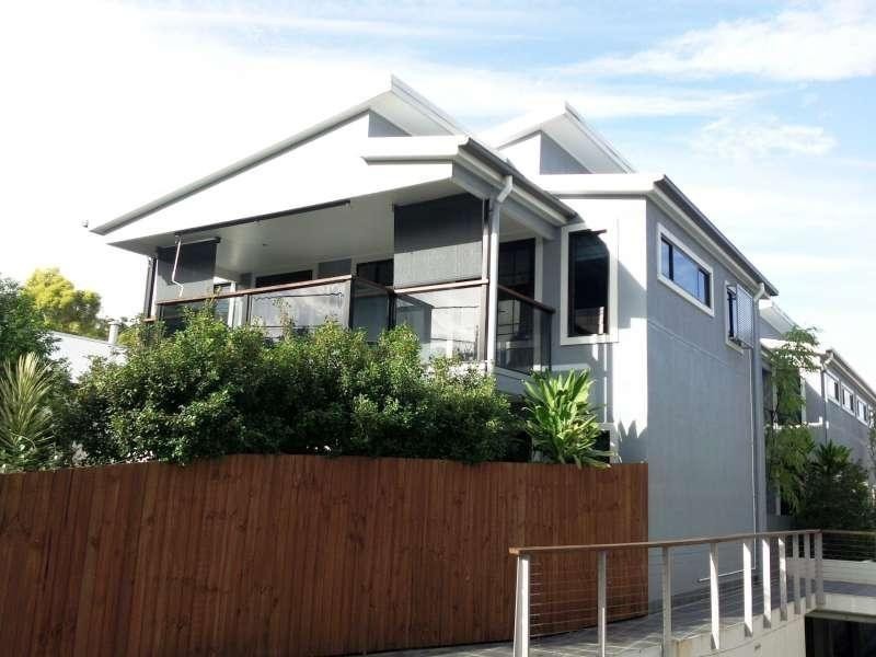 1/52 Miskin Road, Toowong QLD 4066