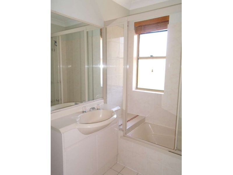 1/35 Huth Street, Labrador QLD 4215