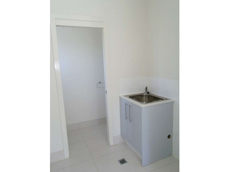 1/35 Runaway Bay Avenue, Runaway Bay QLD 4216