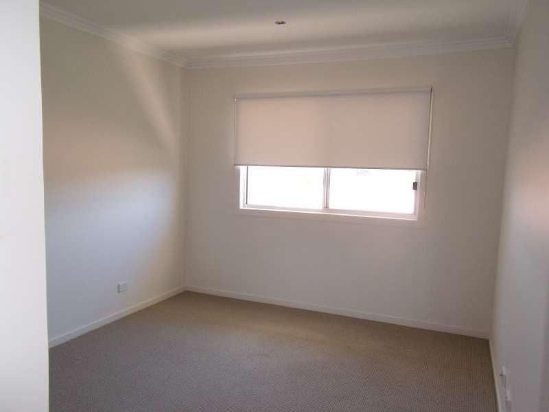 1/35 Runaway Bay Avenue, Runaway Bay QLD 4216