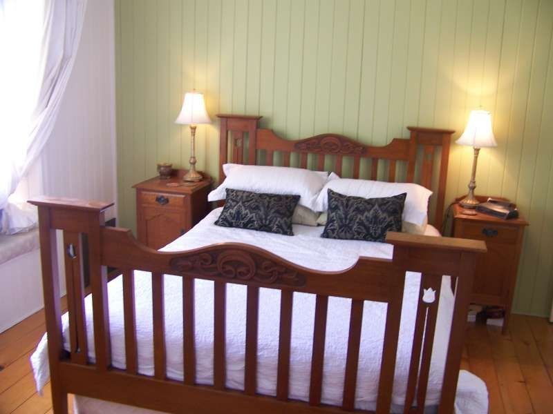 8 Parkhurst Avenue, Herston QLD 4006