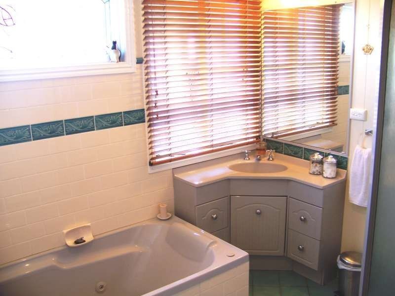 8 Parkhurst Avenue, Herston QLD 4006