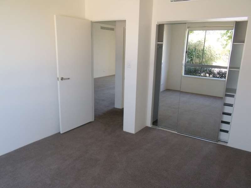 216/3 Pendratt Parade, Hope Island QLD 4212