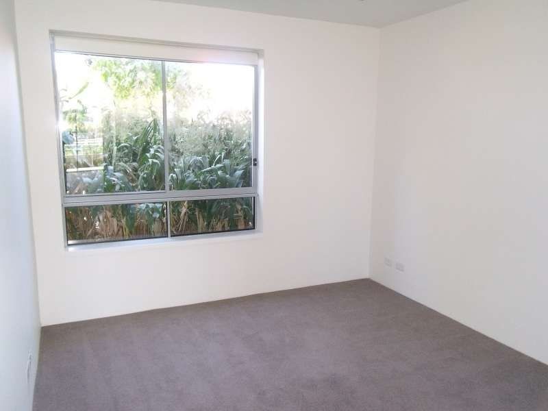 216/3 Pendratt Parade, Hope Island QLD 4212