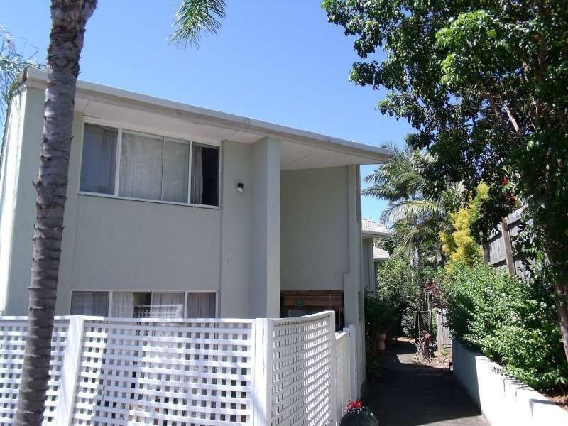 2/40 Government Road, Labrador QLD 4215
