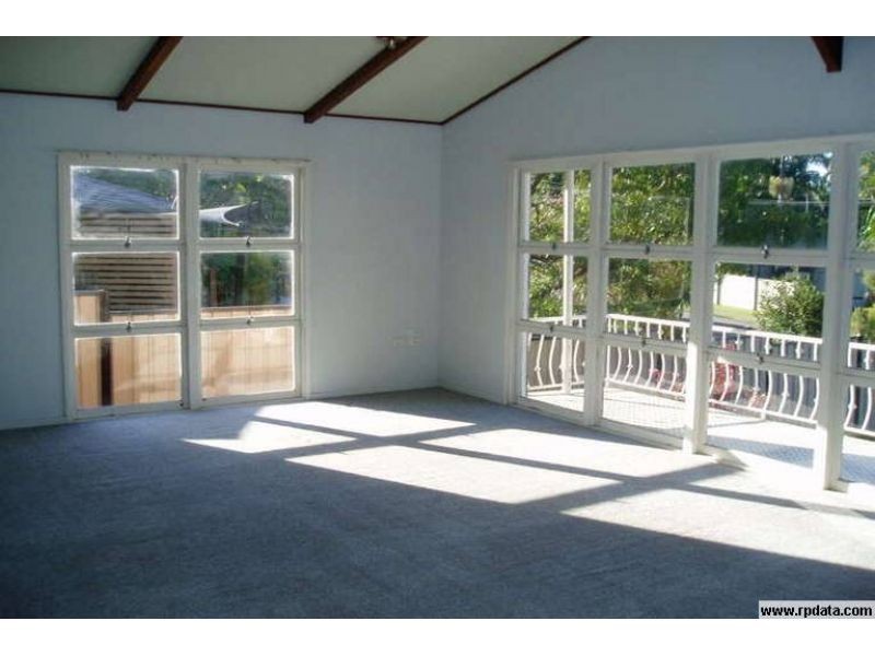 60 Kindra Avenue, Southport QLD 4215