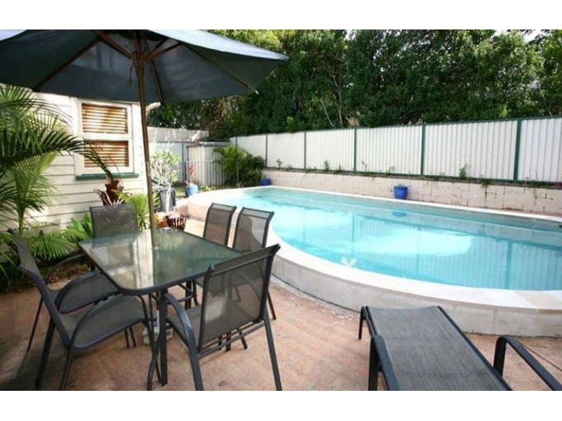 12 Geoffrey Avenue, Southport QLD 4215