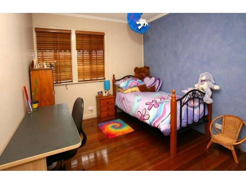 12 Geoffrey Avenue, Southport QLD 4215