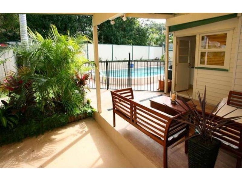 12 Geoffrey Avenue, Southport QLD 4215